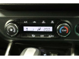 室内を快適温度にするオートエアコン!スイッチもシンプルで操作しやすく、オールシーズン快適なドライブに出かけられますね♪