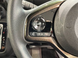 ステアリングにオーディオ操作スイッチが付いています。オーディオ画面に直接タッチしなくても操作が出来ますので、運転に集中できます。