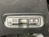 ハンドルの左下にETCがついています。高速道路の料金所の通過も楽々です。カードの取り出しもしやすい場所についています。