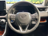 【純正革巻きステアリング】上質な革を使用することで、手にしっかり馴染みとても運転しやすいハンドルです♪