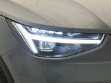 【LEDヘッドライト】悪天候や夜間走行時も良好な視界を確保し、安心して運転できる高輝度LEDヘッドライト!北欧神話に登場する「トールハンマー」をモチーフにした、一目でボルボとわかるデザインです。