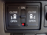 運転席からもスライドドアをボタン操作でスピーディーに開閉できます!またスマートキーでも操作できるので便利です。