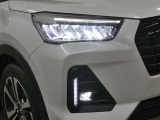 LEDヘッドライトです。デザイン性がよくとても明るいので、夜間の走行や悪天候でも安心です。しかも長寿命!