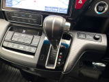 運転のしやすいシフトレバー。
