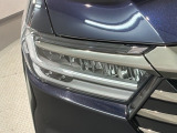 LEDヘッドライトは、点灯の瞬間から最大光量を発揮し、突然暗くなるトンネルなどでの安定感を高めます。