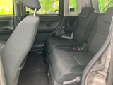 2列目シートは、可倒式で、荷室との仕切りも可能です。用途に合わせて、車内空間をフレキシブルに活用できます。