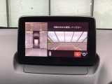 狭い場所での駐車やすれ違いなどでより的確な運転操作に役立つ360&deg;ビューモニターが装備されています。