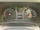 視認性の高いメーター類で、運転に必要な情報をしっかり確認できます。運転に集中できる環境です。