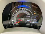 視認性の高いメーター類で、運転に必要な情報を的確に把握できます。運転状況を常に確認でき、安心感があります。