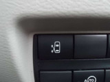 助手席側パワードアで開け閉め楽々〜