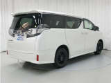 バックカメラ付きなので後方を確認しながら安心して駐車することができます。