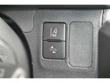 レーンディパーチャーアラートとは車線または走路からの逸脱の可能性を警告すると共に、車線または走路からの逸脱を避けるためのハンドル操作の一部を支援する機能です。詳細は販売店スタッフまでおたずねください。