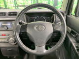 インテリアに合わせたデザインのステアリングは、運転される方のことも考え、運転しやすい形状、大きさです。是非一度、実際に触ってお確かめください。
