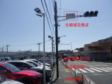 平塚方面よりお越しのお客様はマクドナルドを過ぎて30メートル先の「化粧坂」交差点を過ぎたすぐに入り口がございます。
