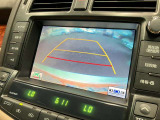 【バックカメラ】運転席から画面上で安全確認ができます。駐車が苦手な方にもオススメな便利機能です。