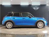 ☆MINIの車の始まりは大人四人がギリギリ乗れるコンパクトな車です!!今となっては3ナンバーですが、もともとは5ナンバーの車でした!!