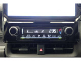 ★エアコンはオートタイプが装着済みです!オートモードにしておけば、車内温度を設定するだけで風の料や吹き出し口の切り替えを機械が行ってくれます!一年中快適な環境を作れますよ♪