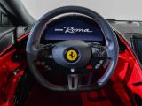 ドライバーと車が一体になるハンドリングは、フェラーリ伝統の魅力です。