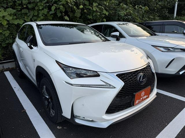 NX 300h Fスポーツ 4WD 黒革シ-ト 純正ナビ 3眼LEDヘッドライト