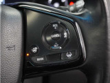 ◆アダプティブクルーズコントロール◆予め設定した車速内でクルマが自動的に加減速。前走車との適切な車間距離を維持しながら追従走行します。【LKAS】車線維持支援システムでステアリング操作を支援。