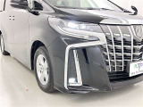 フォグランプ装着車です。暗い夜道の車両前方を明るく照らします