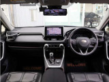 他の中古車販売店とは、異なった商品展開を実現するため、米国・Mitsuoka Motors Americaと連携を取りながらいち早く行動し、需要の先端商品を供給する体制づくりに努めています。