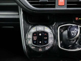 左右独立温度コントロールフルオートエアコンです。運転席、助手席それぞれで独立して温度設定ができます。冷え性の方が乗っても安心ですね♪