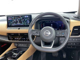 運転席まわりです。 各操作スイッチは使いやすい位置に配置されてます。