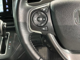 ステアリングにオーディオ操作スイッチが付いています。オーディオ画面に直接タッチしなくても操作が出来ますので、運転に集中できます。