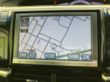 鮮明な地図表示で、初めての場所でも安心して運転できます。渋滞情報も確認できるので、スムーズな移動が可能。