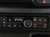 オートエアコンはこまめに温度調節するので、燃料の消費量をより少なくできます。シートヒーター付きなので寒い日も快適です。