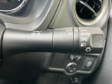 操作しやすい位置に配置されたウインカーレバーは、スムーズな車線変更をサポートします。直感的に操作でき、安全運転に貢献します。運転操作を快適にします。