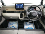 運転にかかわる様々な操作を安全に行えるように視点移動が少なく、操作性に配慮されたスイッチ類が凝縮されたコクピットです。