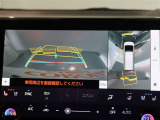 パノラミックビューモニター付きです。車両を上から見たような映像をモニター画面に表示。運転席からの目視では見にくい、車両周辺の状況をリアルタイムでしっかり確認できます。