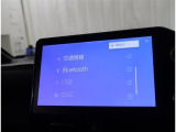スマートフォンの音楽を車内で流せたら素敵だと思いませんか?bluetoothオーディオが装備されており、無線で音楽を飛ばすことができますので、今までのようにCDを入れ替える必要はもうありませんね!