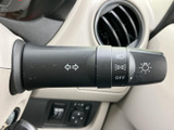 操作しやすい位置に配置されたウインカーレバー。スムーズな操作で、安全な車線変更をサポートします。