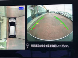 アラウンドビューモニターまるで車を真上から映したような映像で、前後左右の感覚が分かります♪車庫入れや駐車時に大活躍の機能です。