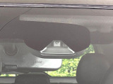 【エマージェンシーブレーキ】走行中に前方の車両等を認識し、衝突しそうな時は警報とブレーキで衝突回避と被害軽減をアシスト。より安全にドライブをお楽しみいただけます。