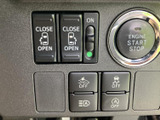 視認性の高いメーター類は、運転に必要な情報を的確に伝えます。運転状況を常に把握し、安全な運転をサポートします。