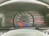 視認性の高いメーター類は、運転に必要な情報を的確にドライバーへ伝えます。走行状況を常に把握でき、安全運転をサポートする頼もしい相棒です。