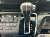 オートマチックシフトレバーは、手になじみ操作しやすい形状で安全運転にもつながります♪