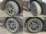 195/55R16 NISMO専用純正アルミホイール装着。
