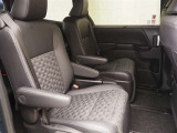 ゆとりある広々とした車内空間は、ドライブを始め買い物やレジャーなど、幅広く活躍します。一人でもみんなとでもお出かけを楽しみましょう!