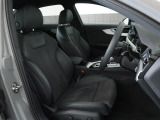 Audi車はどの車種も全てレザーハンドルです。そこにはAudiのこだわりがあり質感の高いレザーでしっかりと手に馴染み、高級感を演出します。