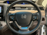 運転にかかわる様々な操作を安全に行えるように視点移動が少なく操作性に配慮されたスイッチ類が凝縮されたコクピットです。