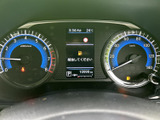 視認性の高いメーターで、運転に必要な情報をしっかり確認できます。運転状況が一目でわかるので、安全運転をサポートします。