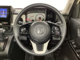ハンドルにHondaセンシング系のクルーズコントロールやレーンキープアシストなどのスイッチと、オーディオの操作スイッチが装備されています。ハンドルから手を離さず安全に操作できます。