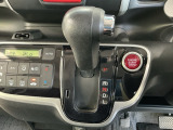 オートマチックシフトレバーは、手になじみ操作しやすい形状で安全運転にもつながります♪