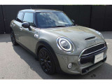 MINI正規販売店のお車は、全てのお車にMINI認定中古車保証書が発行されます。保障約款もございますので保障内容が明確でございます。お客様にご安心してお乗り頂けますよう、全力でお客様をサポート致します。