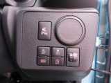 納車前に12ヶ月点検・エンジンオイル交換・ バッテリー交換・ワイパーゴム交換・キーレス、キーフリーの電池交換を実施しております。ダイハツの整備士がきっちりと点検したお車をお届けいたします!